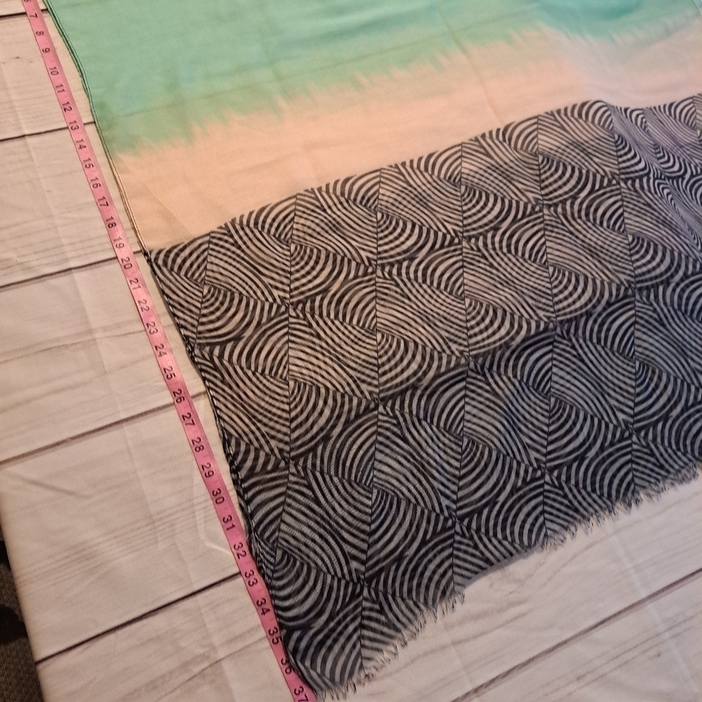2 CHIC Art Deco Ombre Scarf - Picture 3 of 6